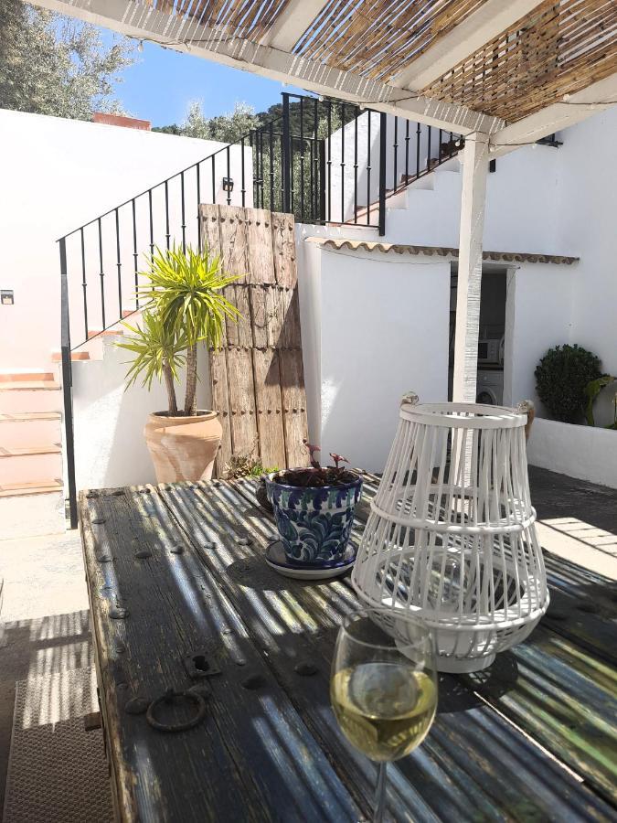 La Pluma Hotel Iznajar Exterior photo